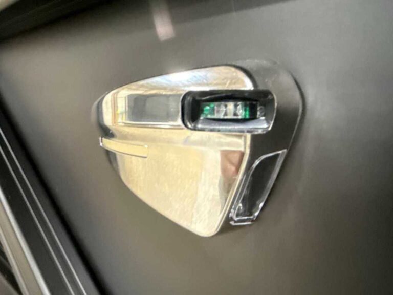 2026 Bennington 22SSB - SPS - Luxe - Blackout US-ETWS9328J526 [photo 21]